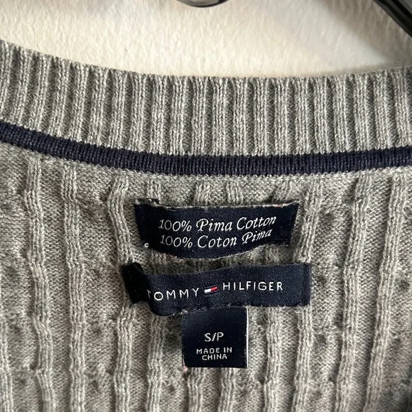 Tommy Hilfiger women’s S grey cable knit pima cotton v-neck sweater - Picture 2 of 4